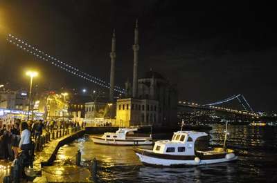 İstanbul'dan 'Dünya Saati'ne destek