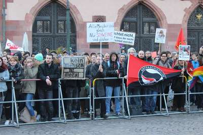 PEGİDA ve PEGİDA karşıtları Frankfurt'ta