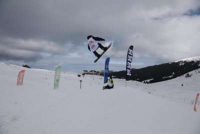 Uludağ Snowboard Şenliği nefes kesti