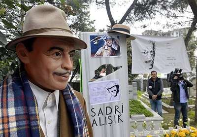 Sadri Alışık mezarı başında anıldı