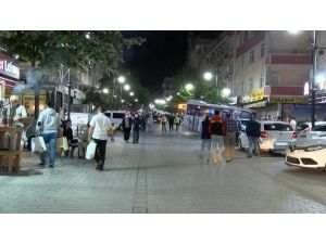 Bahçelievler Ve Gaziosmanpaşa'da Vatandaşlar Sokağa Akın Etti
