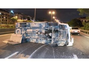 Bayrampaşa'da Kamyonet Takla Attı: 1'i Ağır 4 Yaralı