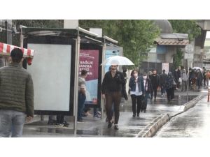Normalleşeme ilk günü sağanak yağmur etkili oldu