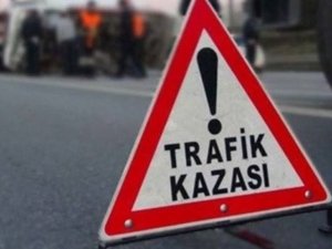 Nepal'de Yolcu Taşıyan Kamyonet Kaza Yaptı: 12 Ölü, 21 Yaralı