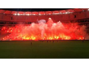Bursaspor 57'nci Yılı Yanan Meşalelerle Görkemli Bir Şekilde Kutlandı