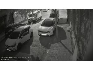 Bağcılar'da Hafif Ticari Araçlardan "Double Ekran" Çalan 2 Kardeş Kamerada