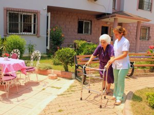 Chp Salgın Sürecinde Huzurevlerinde Alınacak Önlemler İçin Araştırma İstedi