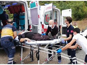 Minibüs Şarampole Devrildi; 9 Kişilik Aile Yaralandı