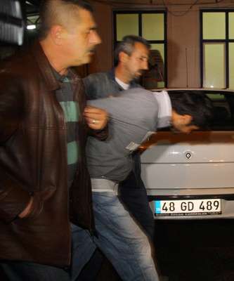 Kayınvalidesini öldürdü, eşini yaraladı