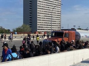 Abd'de Tır, Protestocuların Arasına Daldı