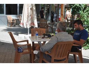 Mardin’de kısıtlamanın kalktığı işletmeler müşterilerine tedbirler kapsamında hizmet veriyor