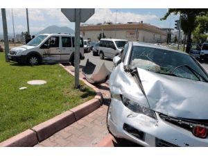 Kayseri’de 3 otomobil kazaya karıştı: 4 yaralı