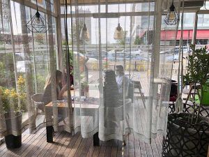 Ankara'da Kafede Perdeli Koronavirüs Önlemi
