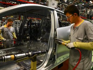 Renault 141 milyon avro zarar etti: 15 bin çalışanını işten çıkarıyor