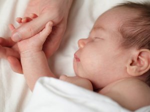 Doğum öncesi ve sonrası için AOK’dan “bebek hattı” desteği