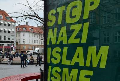 Danimarka'da İslam karşıtı afişe tepki