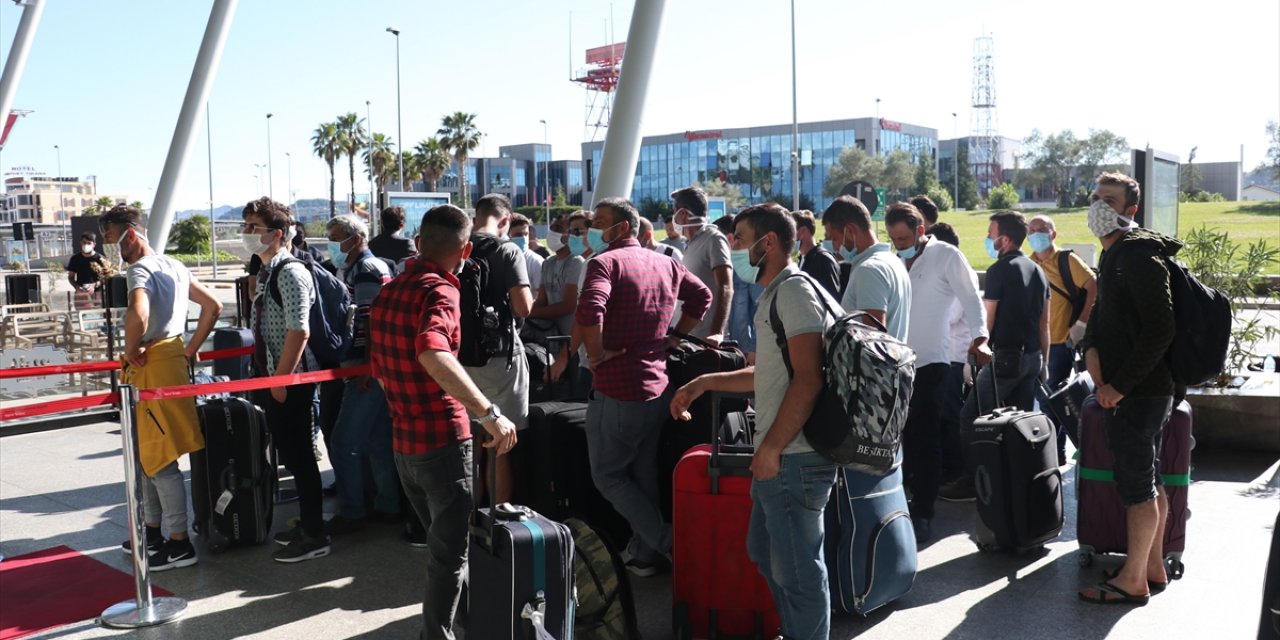 Tiran ve Karadağ'daydılar: Türk vatandaşları için özel seferler