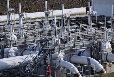 İran, Rusya'yla 'petrol karşılığı mal' takasına başlıyor