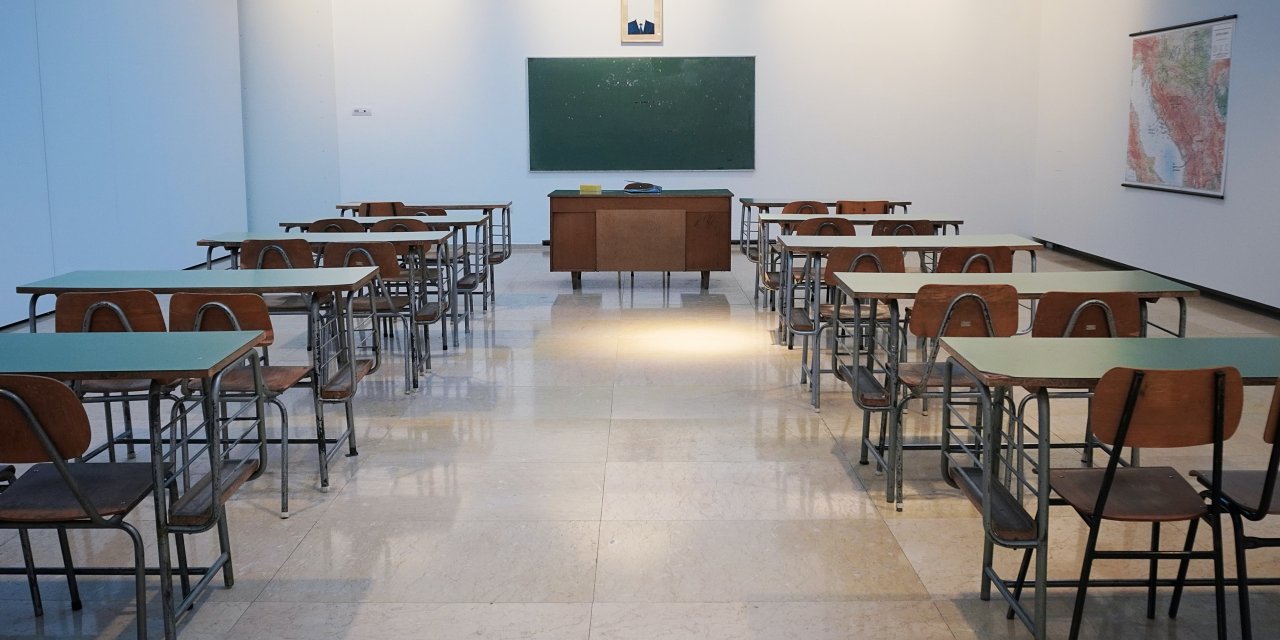Bir öğrenci pozitif çıktı: Almanya’da 4 öğretmen, 18 öğrenci karantinada