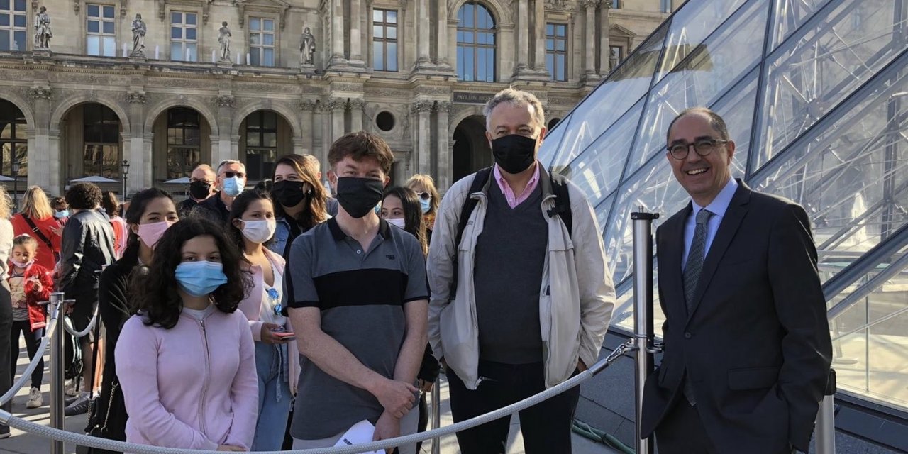 Louvre kısmen açıldı: Koronavirüsün kapattığı ünlü müze maskeyle gezilebilecek