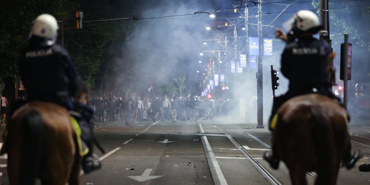 Belgrad kötü ısındı: Koronavirüs önlemleri siyasal cepheleşmeye dönüşüyor