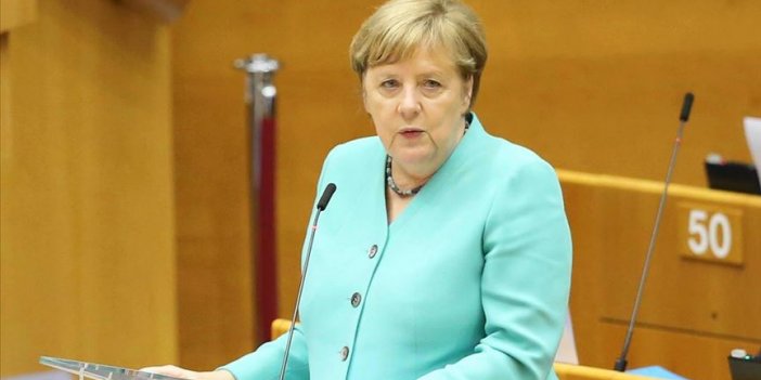 Angela Merkel’den çağrı: “Kurtarma fonu konusunda hızla anlaşma sağlamalıyız”