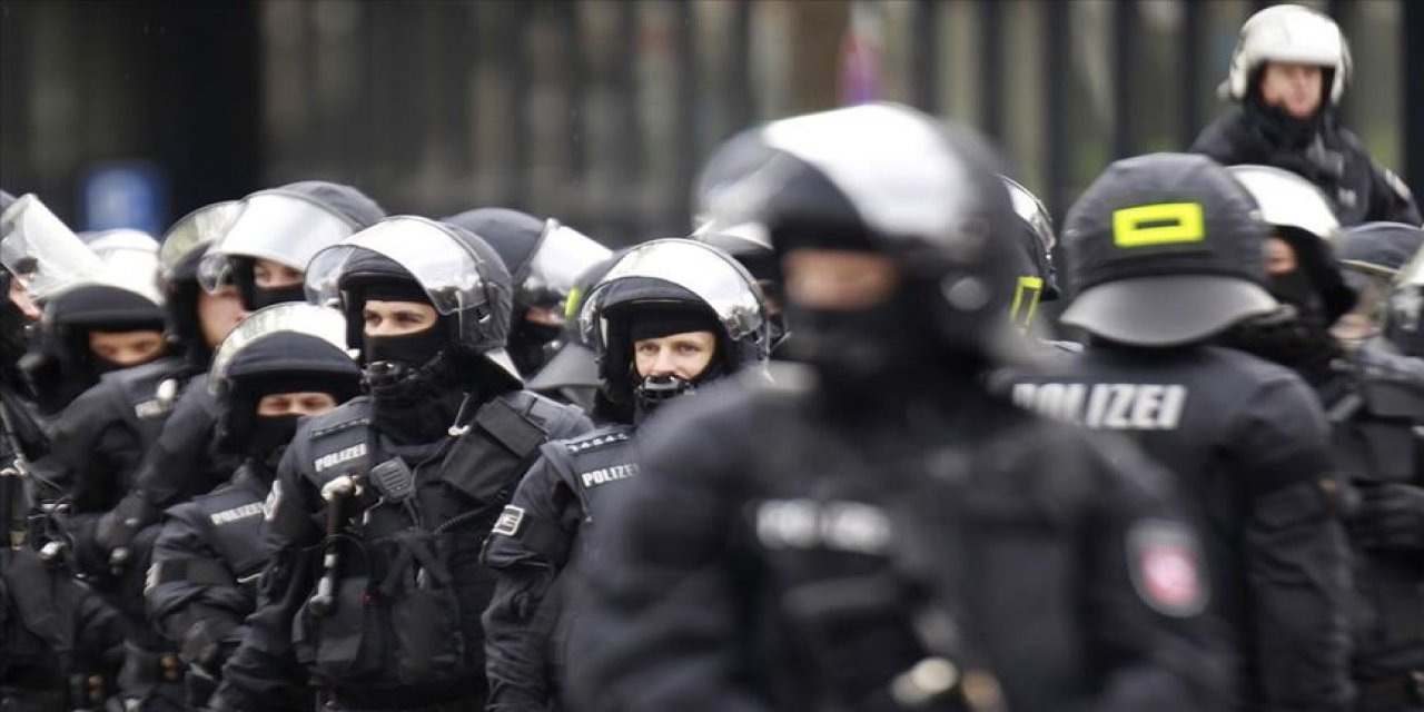 Berlin’de radikal İslamcılara polis baskını: Operasyona 450 memur katıldı