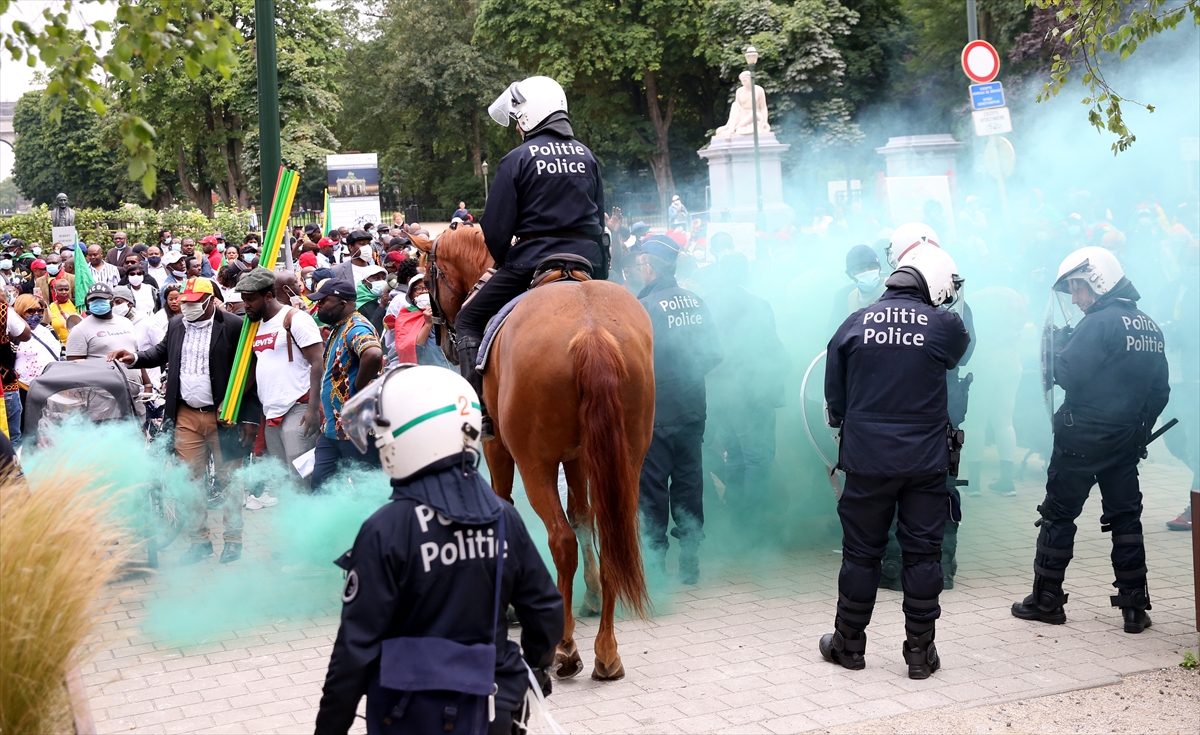 Atlı polis ve TOMA da oradaydı: Cumhurbaşkanı Macron’a yine protesto
