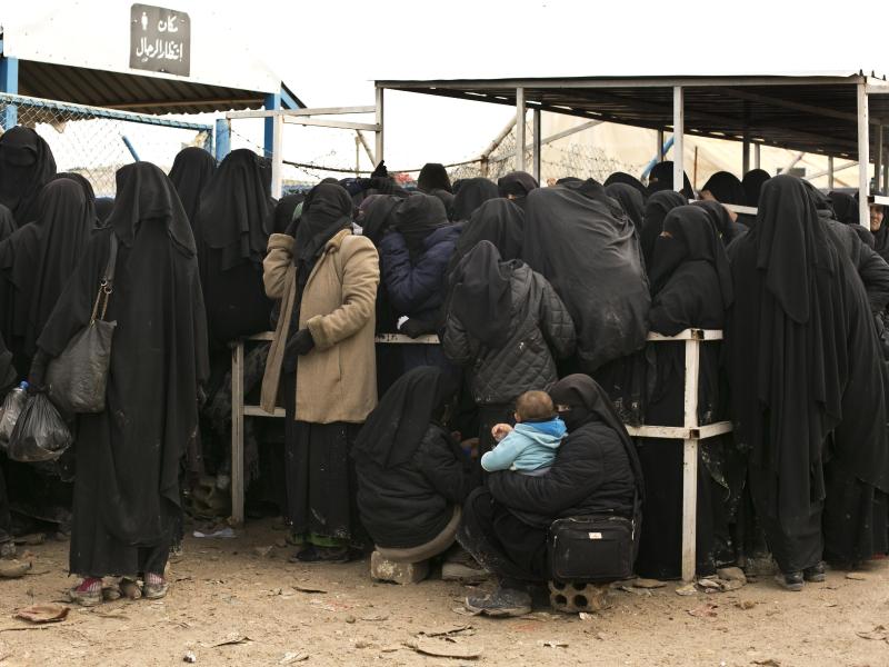 IŞİD kadınları Almanya’da: Berlin, Suriye’deki terör kampından rahatsız