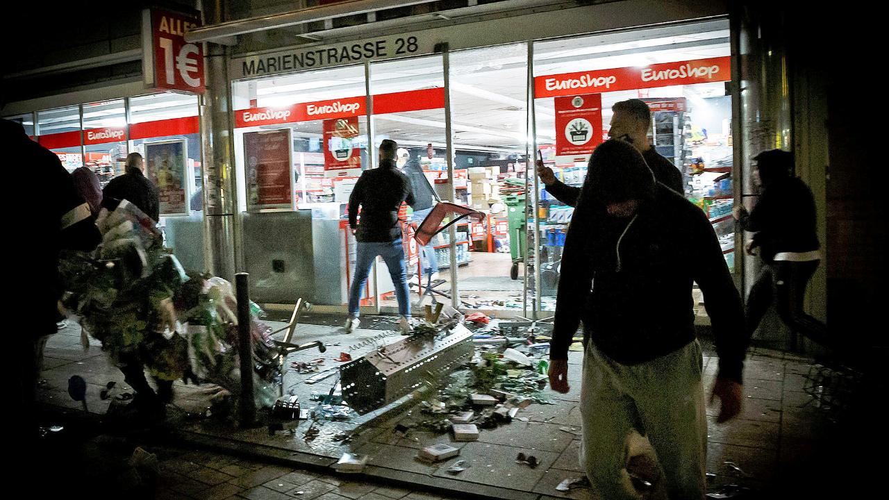 Stuttgart olaylarının fail profili: 50 şüphelinin 40’ı göçmen 2’si kadın