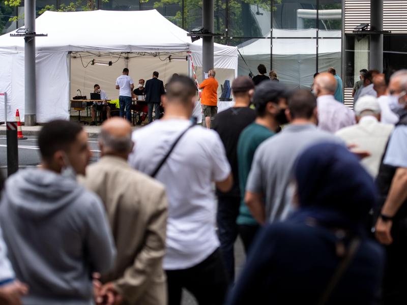 Yeni dalga bekleniyor: Almanya’da zorunlu koronavirüs testi tartışması