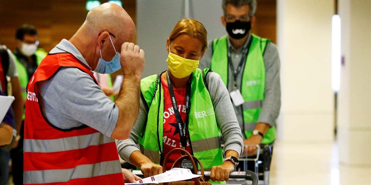 Berlin-Brandenburg Havalimanı’nında geri sayım: Figüran yolcularla deneme yapıldı