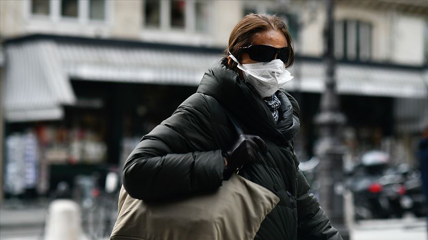 Avrupa’da virüs korkusu ciddi: Paris’in bazı semtlerinde açık havada maske zorunluluğu