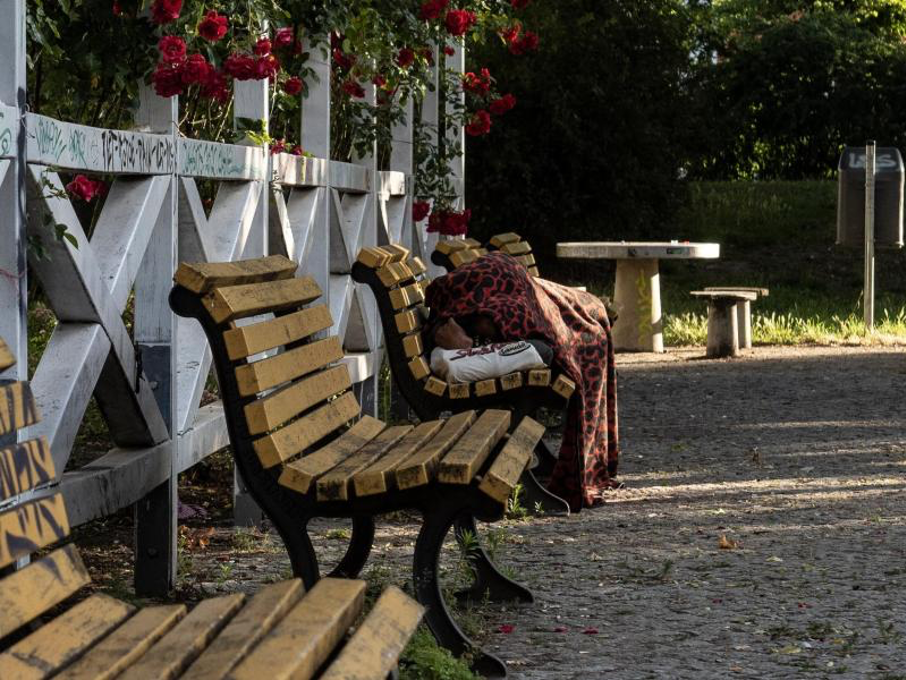 Evsizler yazın da zor durumda: Su ikram edin