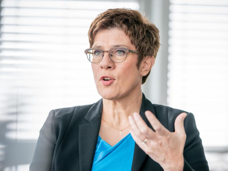 Koltuğu bırakmaya hazırlanan Kramp-Karrenbauer: “CDU parti konferansı ertelenebilir”