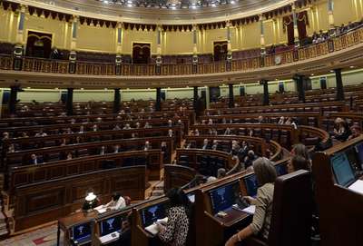 İspanya’da muhafazakar parti çoğunluğu kaybetti