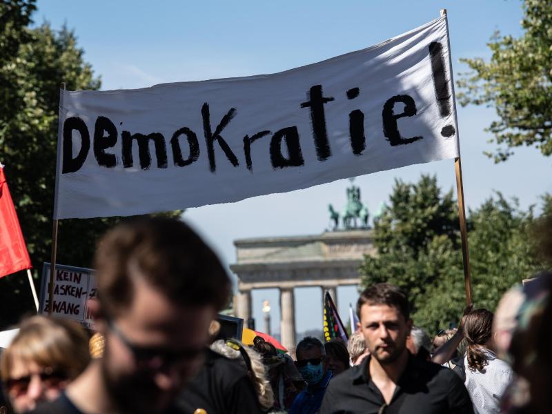 Berlin’de korona önlemlerine karşı gösteriler bilmeceye dönüştü: Var mı, yok mu?