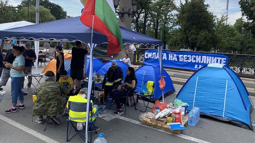 Bulgaristan’daki protesto gösterilerinde tansiyon giderek yükseliyor: Meydanlar hep dolu