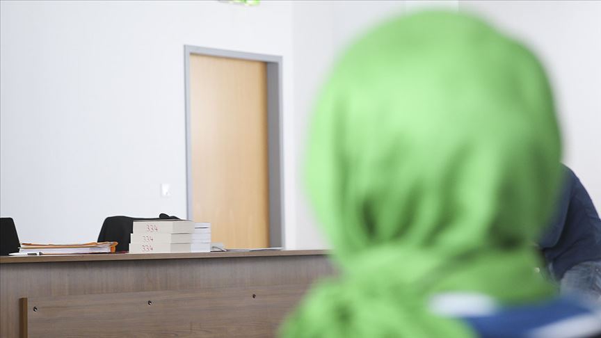 Tartışma bitmiyor: Berlin eyaletinde kadın savcı adaylarının mahkemede başörtüsü takmasına izin verildi
