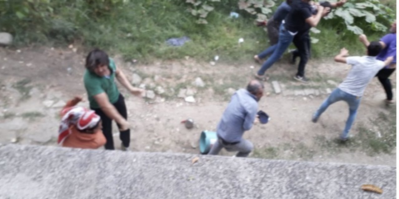 Türkiye'den utandıran görüntüler... Mardin'den Sakarya'ya fındık toplamaya gelen mevsimlik işçileri tekme tokat dövdüler!