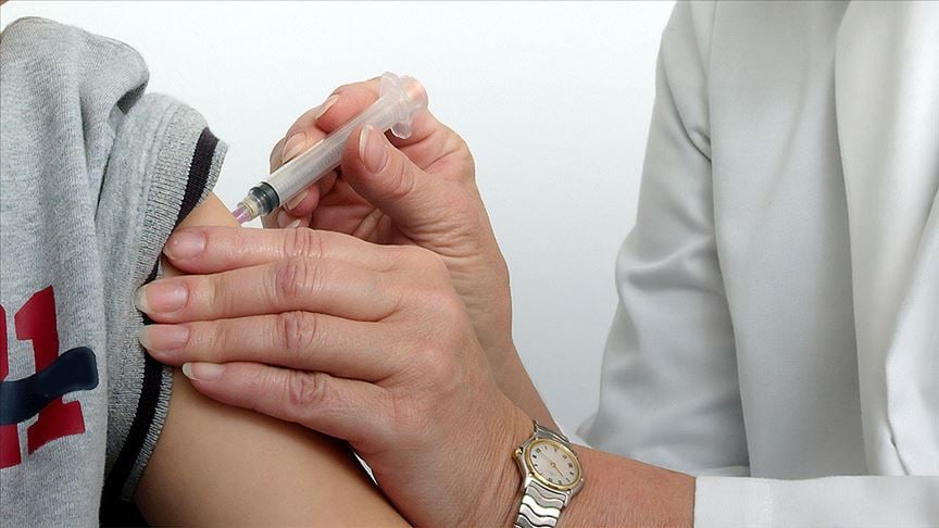 Almanya ve Rusya mı önde? Oxford Üniversitesi ve AstraZeneca, Covid-19 aşı testlerini durdurdu