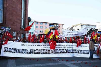 Frankfurt'ta 'soykırım yalanı' protestosu