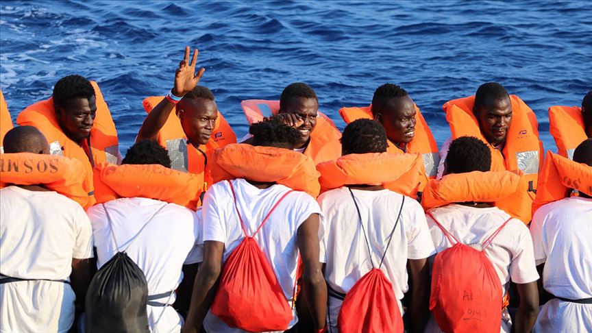 Akdeniz kargo gemisi kurtarmıştı: 27 göçmen sivil toplum kuruluşunun gemisine aktarıldı