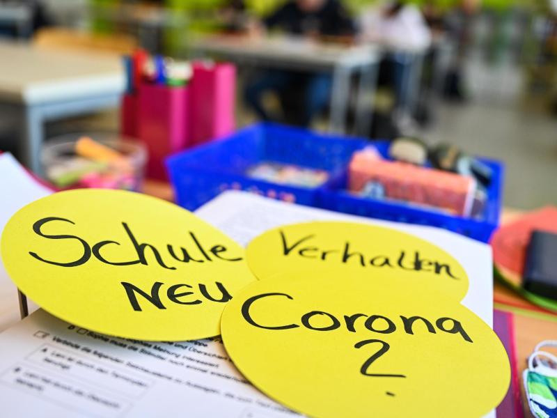 Korona gölgesinde ders yılı: 11 milyon öğrenci sınıflara geri döndü, öğretmenler endişeli