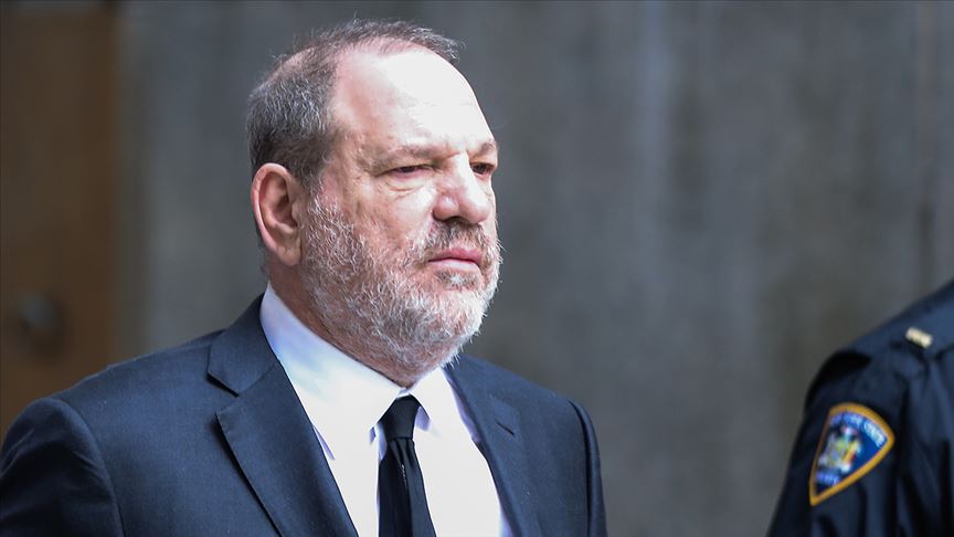 İngiltere Kraliçesi, ABD’li film yapımcısı Harvey Weinstein'a verdiği nişanı iptal etti