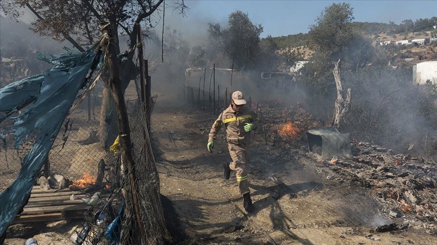 Bitmiyor: Midilli'deki Morina kampında tekrar yangın çıktı