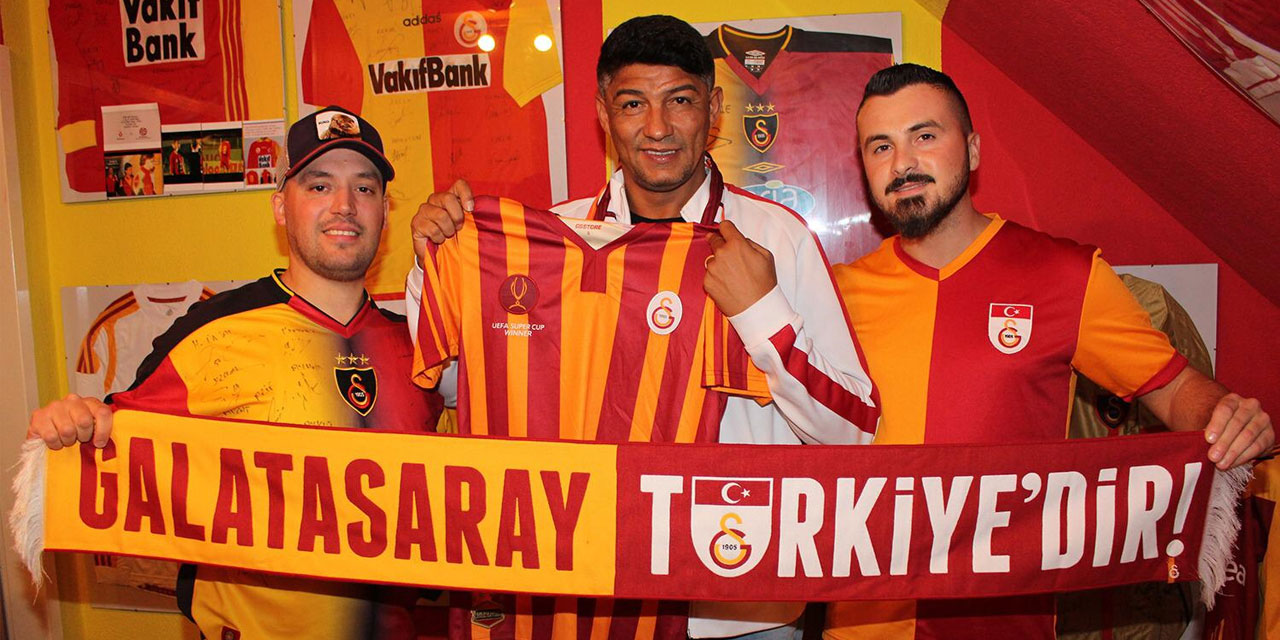 Galatasaraylı eski futbolcudan süpriz ziyaret: Jardel, Hasan Doğan’ın mini müzesini inceledi