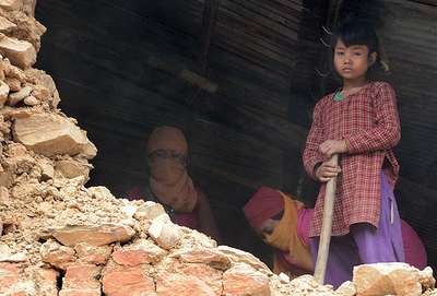 Nepal'de 1,7 milyon çocuk acil yardıma muhtaç