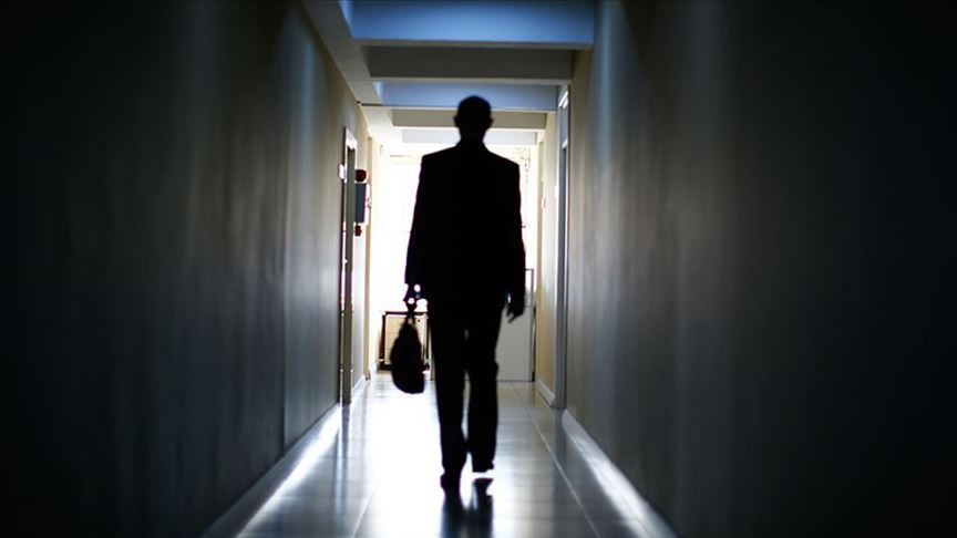 Her dört üniversite öğrencisinden üçü çalışıyor: Tezgâhtar, garson, büro personeli