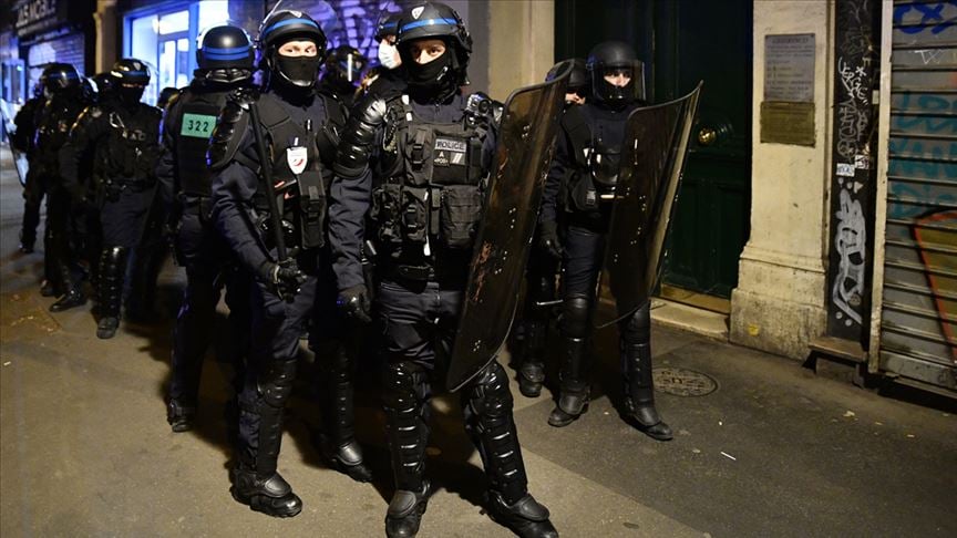 Uyarı mı? Paris’te asılsız bomba alarmı ve mühimmat dolu çanta